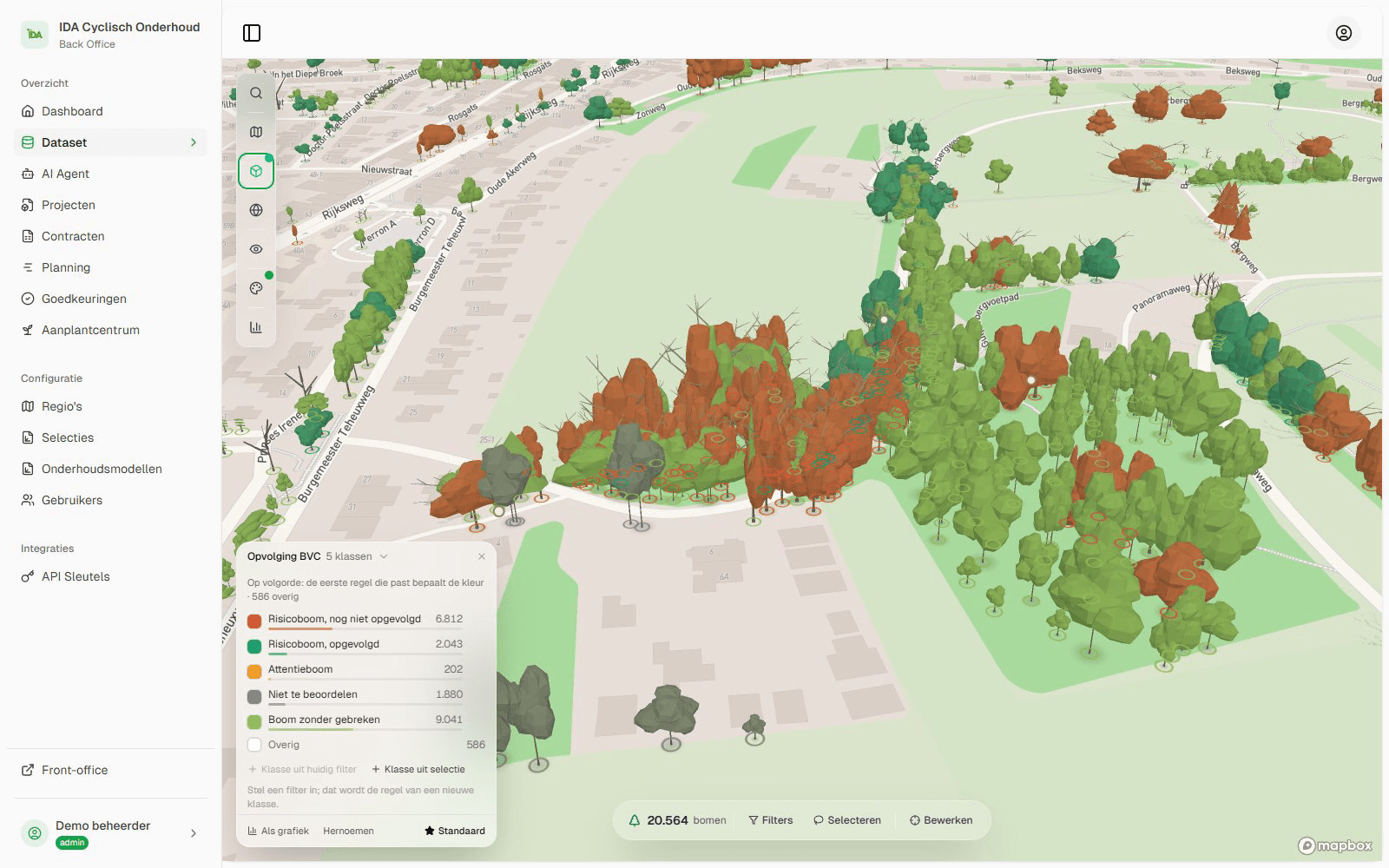 Opname uit IDA: de kaart draait langzaam rond een park, met elke boom als 3D-model, gekleurd naar de opvolging van de boomveiligheidscontrole.